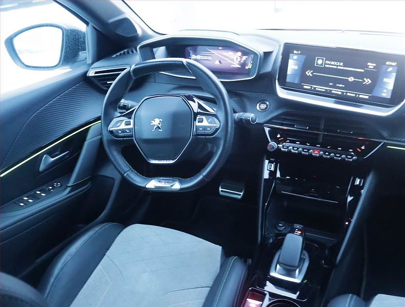 Peugeot 208 (2020) GT 50 kWh, SoH 90%, Automat - fotka 7 z 22