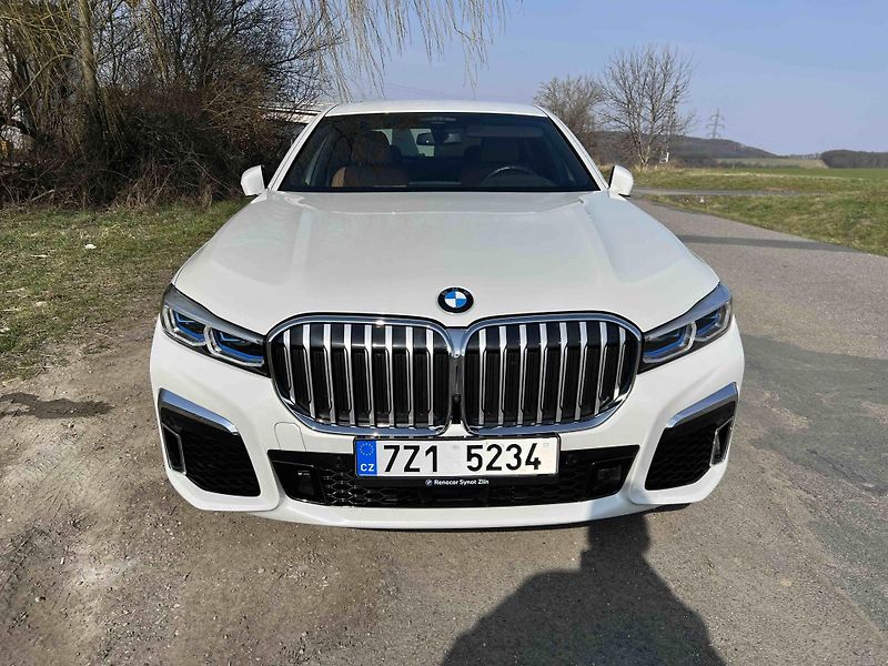 BMW Řada 7 750i 390kW xDrive Laser M pake - fotka 2 z 25