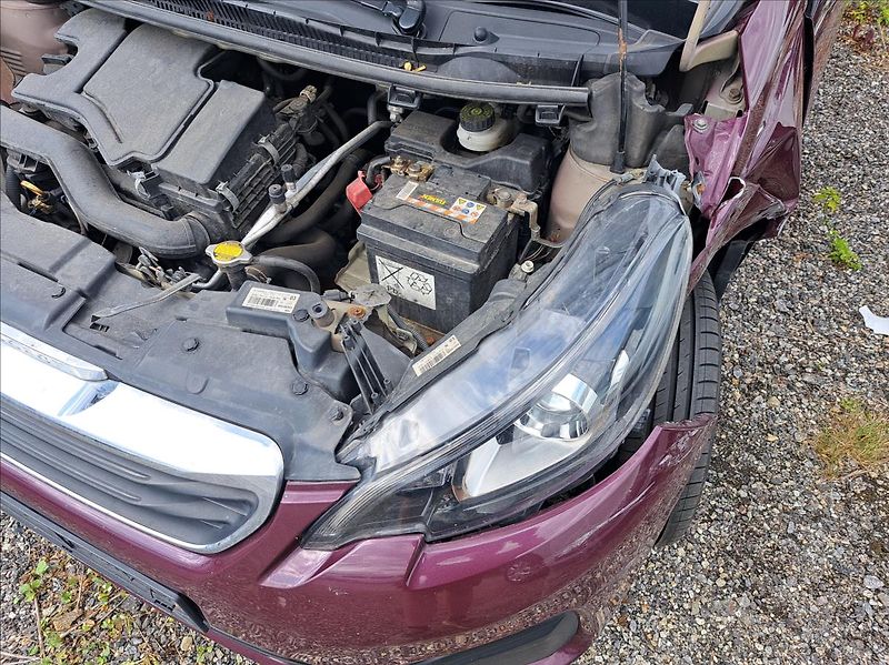Peugeot 108 1,0 i - fotka 22 z 28