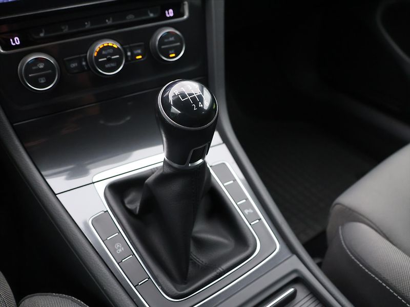 Volkswagen Golf 1,4 TSI 92kW CZ Comfortline - fotka 21 z 30