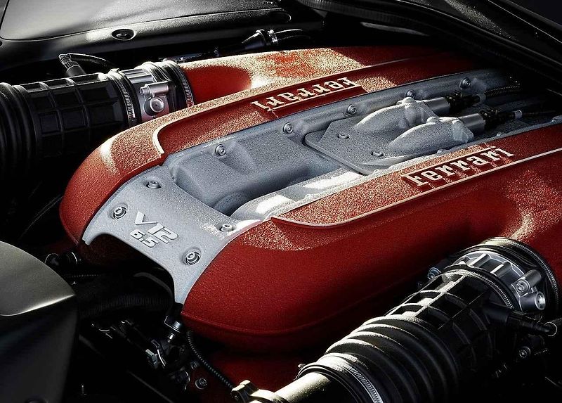 Enzo Ferrari, přezdívaný il Commendatore, byl známý svou soutěživostí a neochotou dělat kompromisy v kvalitě svých vozů.