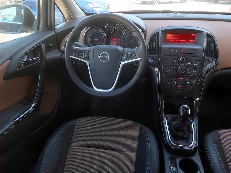 Opel Astra (2014) 1.4 T, Tempomat, Park. senzory - fotka 7 z 15
