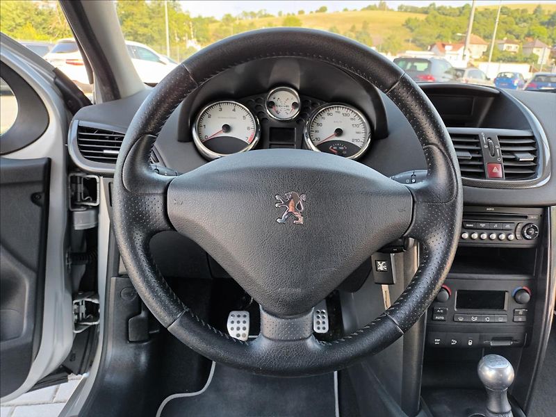 Peugeot 207 1,6 i,110kw,KŮŽE,KOLA,PANORAMA - fotka 12 z 34
