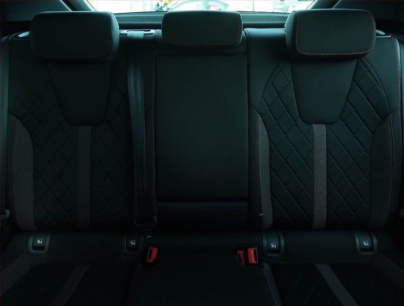 Škoda Octavia (2023) RS 2.0 TSI - fotka 10 z 25