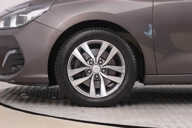 Hyundai i30 (2019) 1.4 T-GDI - fotka 14 z 17