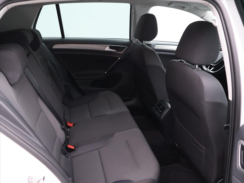 Volkswagen Golf 1,4 TSI 90kW Comfortline CZ - fotka 13 z 29