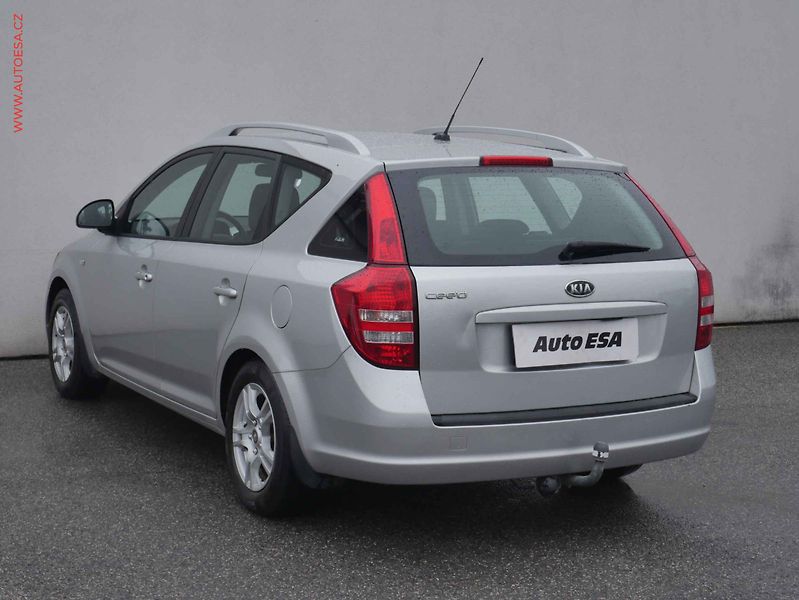 Kia Ceed (2008) 1.6CVVT, ČR, AC, TZ - fotka 6 z 21