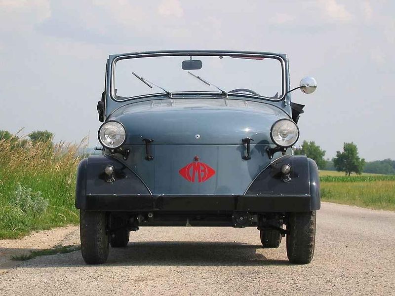 SMZ S-3A poháněl slabý dvoutaktní motor z motocyklu.