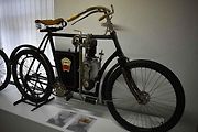 Muzeum představuje i řadu strojů ze samého počátku století