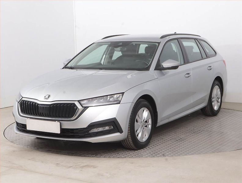 Škoda Octavia (2023) Ambition 2.0 TDI, ČR,1.maj - fotka 2 z 15
