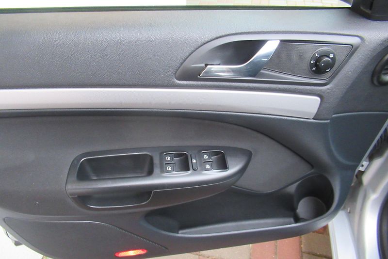 Škoda Octavia 1.2 TSi AUT. KLIMA XENON TAŽNÉ - fotka 16 z 19