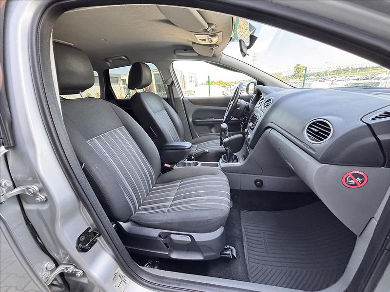 Ford Focus 1,8 TDCi 85kW Ruční ovládání - fotka 11 z 20