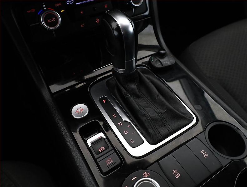 Volkswagen Touareg (2012) 3.0 TDI, 4X4, Automat - fotka 11 z 17