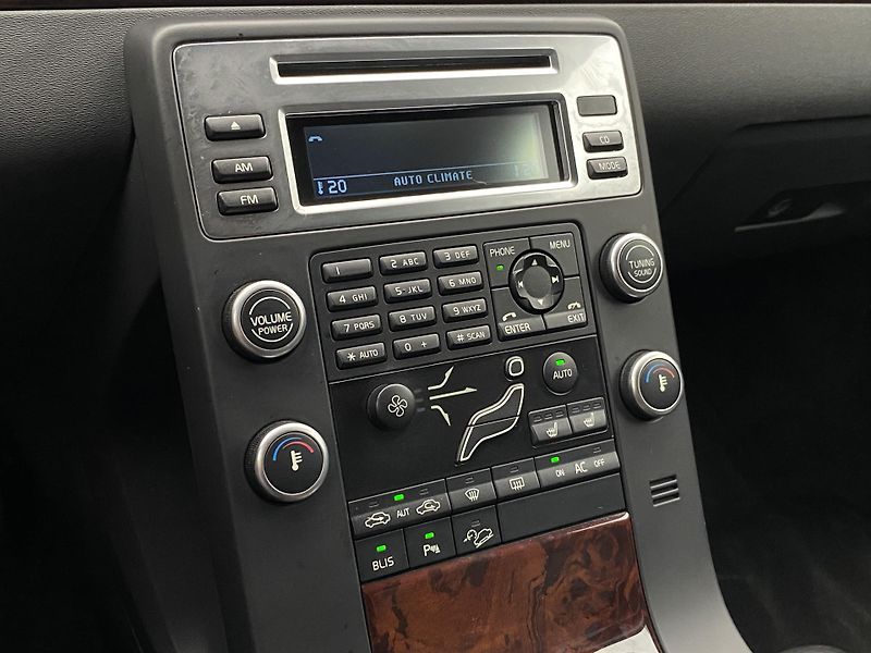 Volvo XC70 3.2 AWD MOMENTUM AUT CZ - fotka 7 z 42
