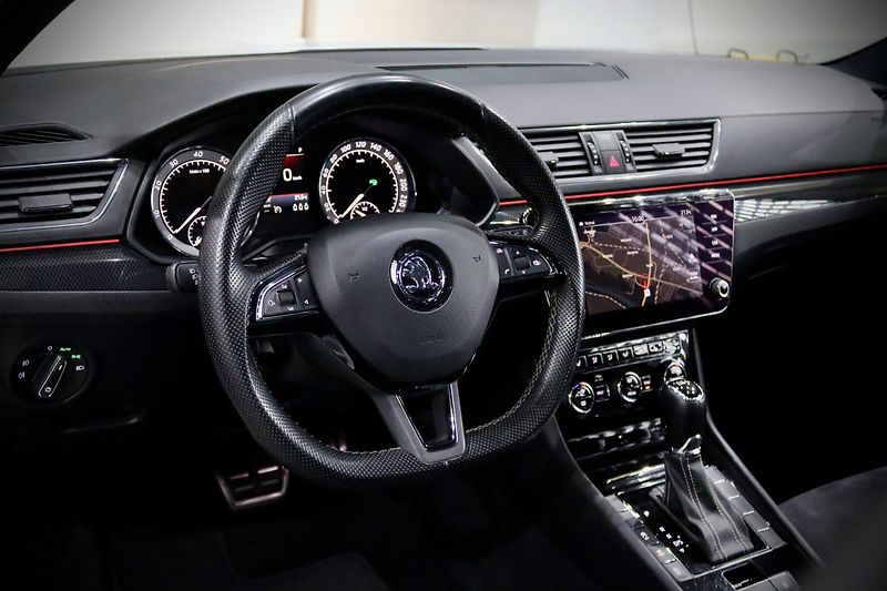 Škoda Superb 3 2.0 TSI 162 kW DSG Sportline - fotka 14 z 48