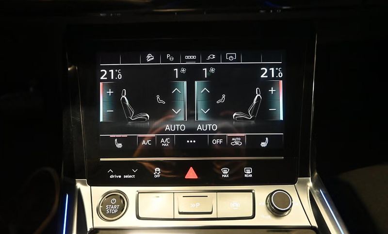 Audi Q8 e-tron 55 Q 360k Pano Tažné BLIS - fotka 25 z 27