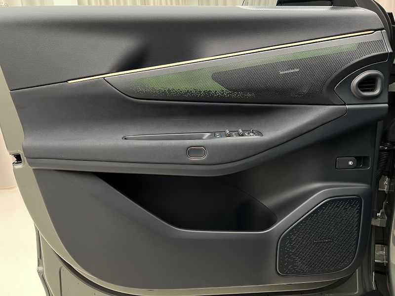 Lynk & Co 08 (2026) MORE PHEV - fotka 23 z 53