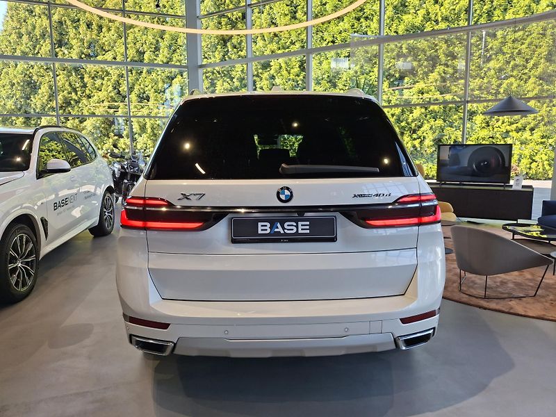 BMW X7 xDrive 40d Individuál - fotka 5 z 31
