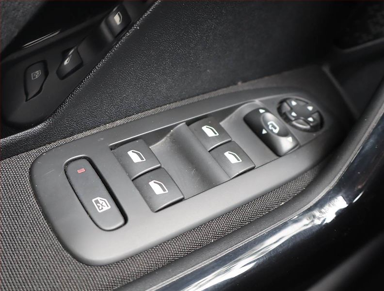 Peugeot 208 (2016) 1.2 PureTech, Tempomat - fotka 16 z 16