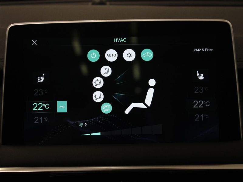 MG EHS 1,5 PHEV 190kW Exclusive PANO - fotka 14 z 28