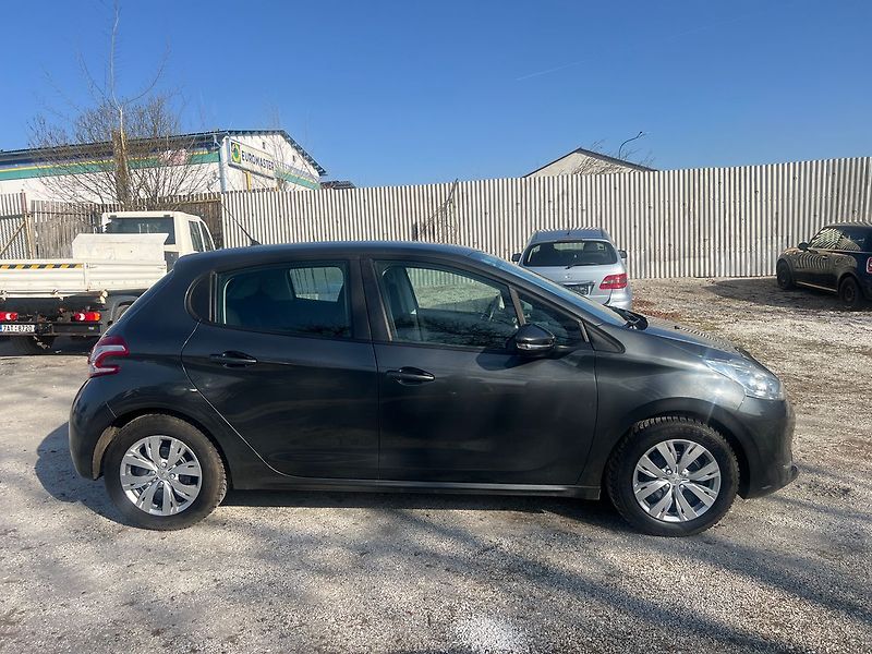 Peugeot 208 1.2VTI - fotka 2 z 14