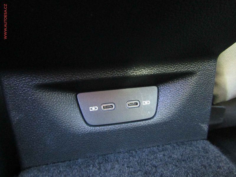 Volkswagen Golf (2022) 1.6TDi, LED, DSG - fotka 12 z 21
