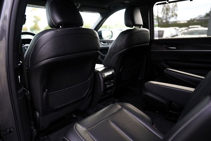 Jeep Grand Cherokee 3.6i V6 Long Limited/4x4/300PS - fotka 34 z 48