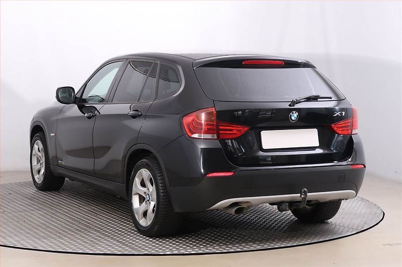 BMW X1 (2010) xDrive20d, 4X4, Xenony - fotka 4 z 17