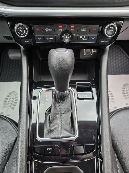 Jeep Compass 110kW LIMITED KAMERA+NAVI - fotka 22 z 44