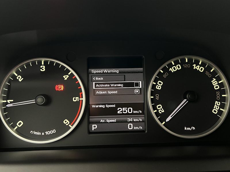 Land Rover Discovery 2.7 TDV6 S AWD AUT CZ - fotka 26 z 33