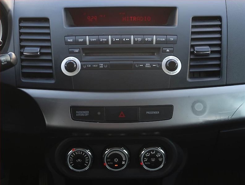 Mitsubishi Lancer (2010) 1.5 MIVEC, Serv.kniha, po STK - fotka 12 z 18