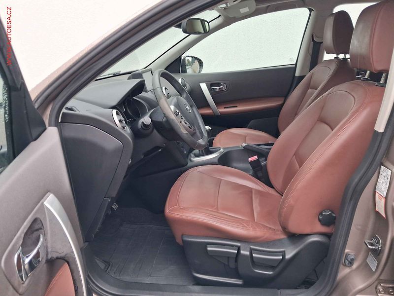 Nissan Qashqai (2007) 2.0i, Tekna, navi - fotka 9 z 18