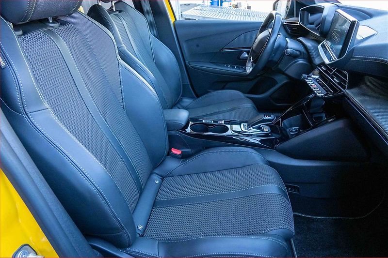 Peugeot 208 (2020) 50 kWh, SoH 87%, Automat - fotka 9 z 21