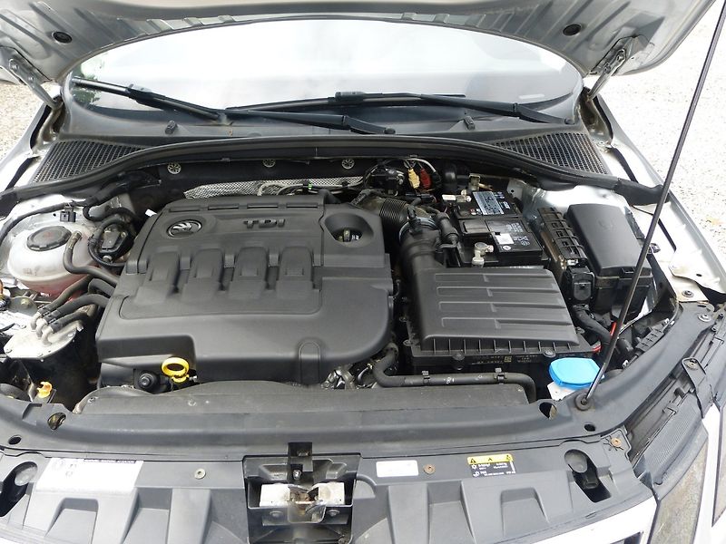 Škoda Octavia 2.0 TDI DSG - fotka 18 z 19