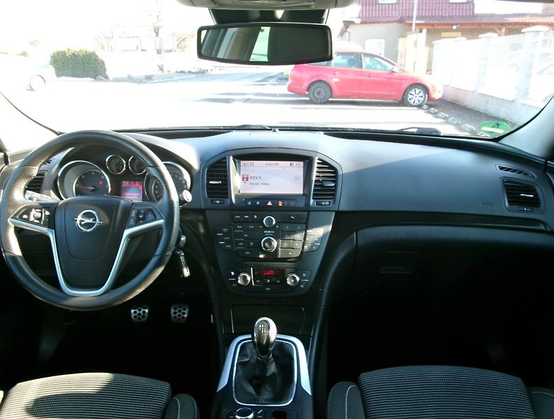 Opel Insignia (2010) 2.0 CDTi - ZADÁNO - fotka 16 z 31