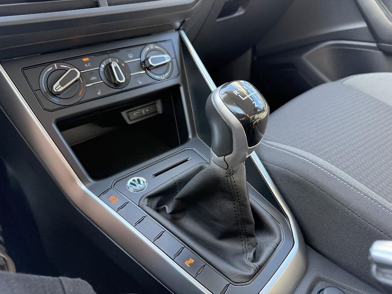 Volkswagen Taigo (2022) 1.0 tsi 70 kw / manuál  - fotka 18 z 21