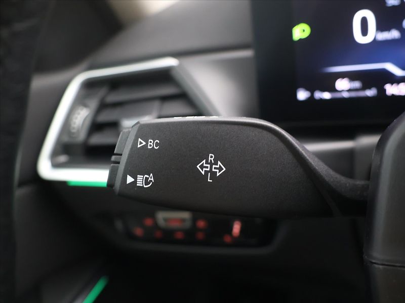 BMW Řada 3 2,0 318i 115kW Aut Virtual LED - fotka 17 z 32