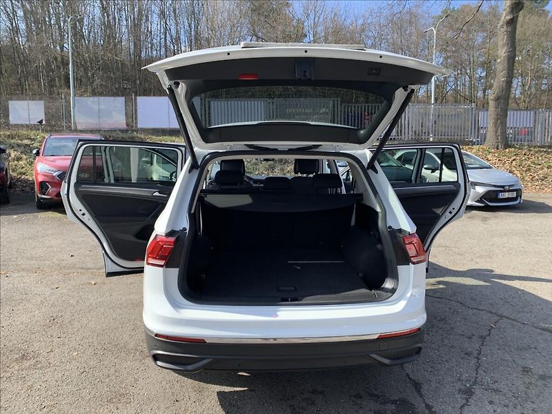 Volkswagen Tiguan Allspace 2,0 TDI DSG 1.MAJ.,ČR,SERVISKA - fotka 19 z 20