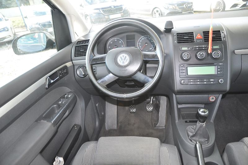 Volkswagen Touran 2.0TDi 100kW 7.míst Highline - fotka 5 z 14