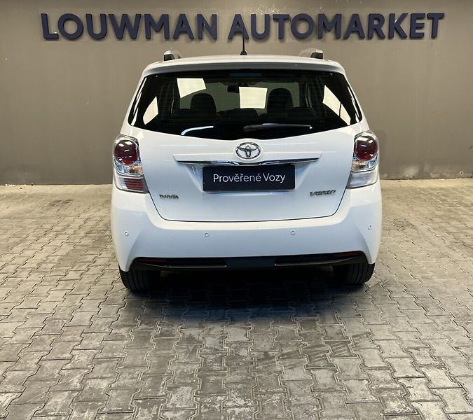 Toyota Verso 2.2 AT STYLE D-CAT 7míst - fotka 15 z 17