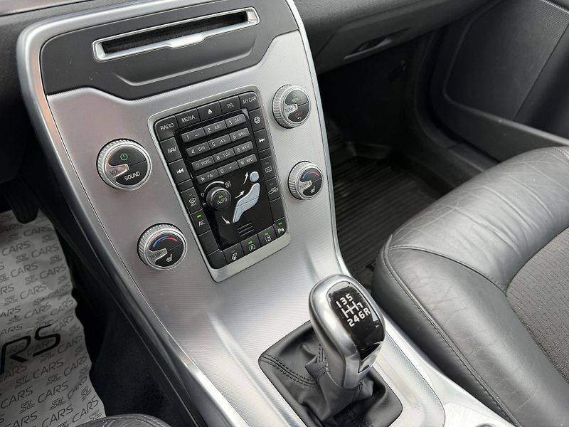 Volvo V70 2.0 D4 POLESTAR NAVI ROZVODY - fotka 27 z 46