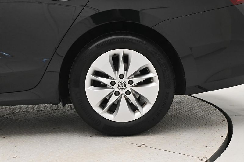 Škoda Octavia 2,0 TDI 110 kW DSG Sportline Z - fotka 30 z 30