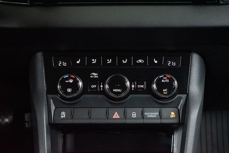 Škoda Karoq 1.5 TSI TAŽNÉ*KAMERA*ČR* - fotka 21 z 34