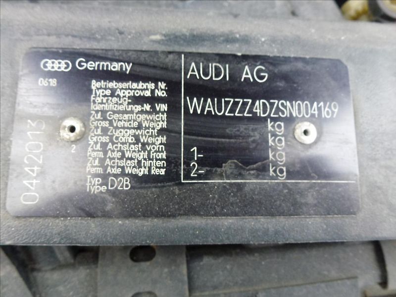 Audi A8 4,2 V8 Quattro 4x4 AUTOMAT - fotka 51 z 65