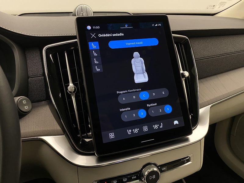 Volvo XC90 T8 AWD RECHARGE ULTRA BRIGHT - fotka 67 z 72