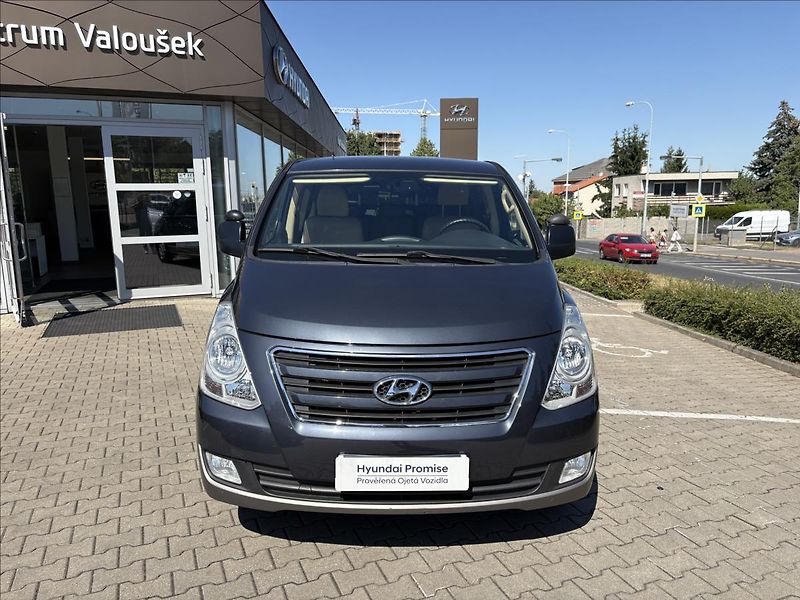 Hyundai H 1 2,5   Tour 8 míst - fotka 8 z 20