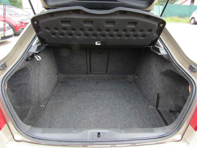 Škoda Octavia (2006) 2.0 FSI, AC, STK8/28 - fotka 7 z 14