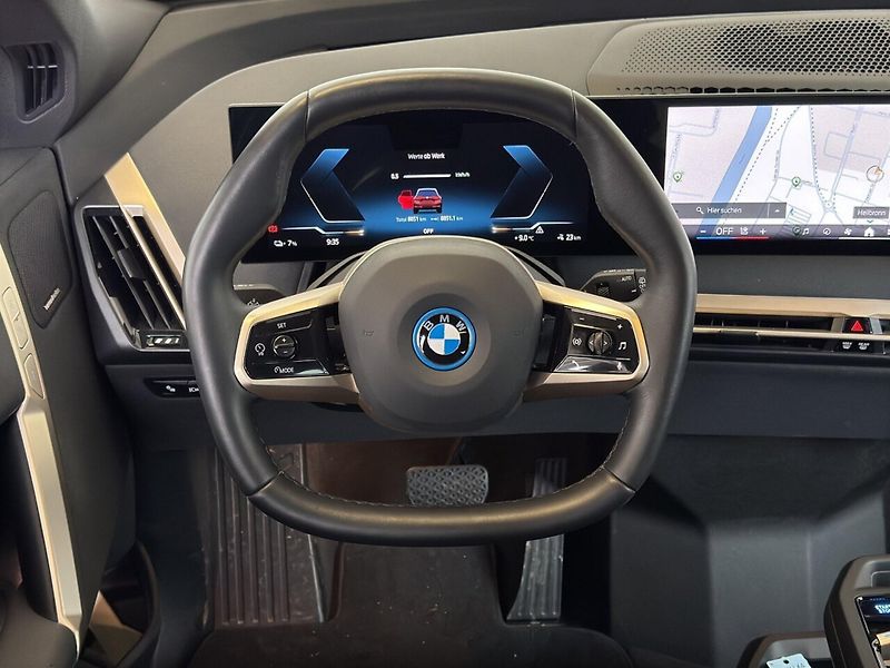 BMW iX xDrive40 Sport Laser 360 ACC T - fotka 8 z 11