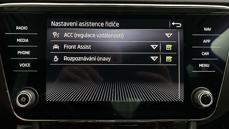 Škoda Superb 1.5 TSI DSG Style - fotka 24 z 27