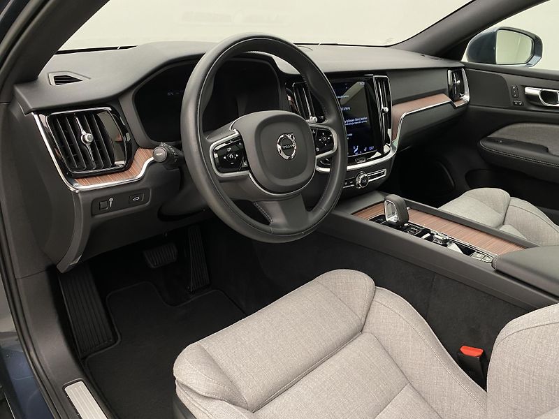 Volvo V60 CC B4 AWD BRIGHT PLUS AUT  - fotka 4 z 41